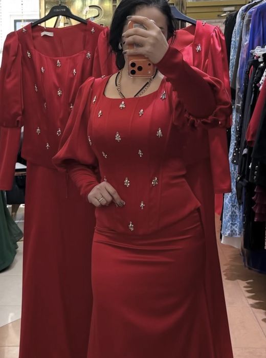 Двойка красная, с юбкой