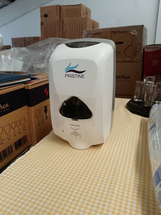 Dispenser automat Pristine cu senzor pentru săpun și gel dezinfectant (20 buc. disponibile)