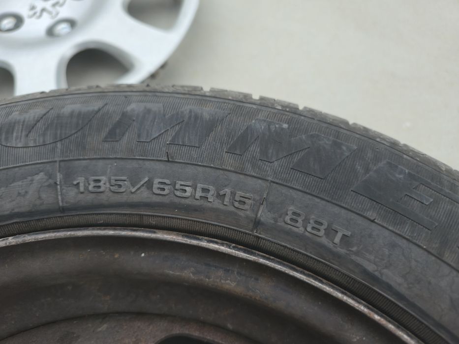 Оригинални джанти с два комплекта  гуми и тасове за Peugeot  15" 4×108,  65,1