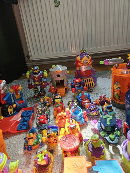 Colecție SuperThings XXL – peste 80 de figurine + seturi mari + vehicule
