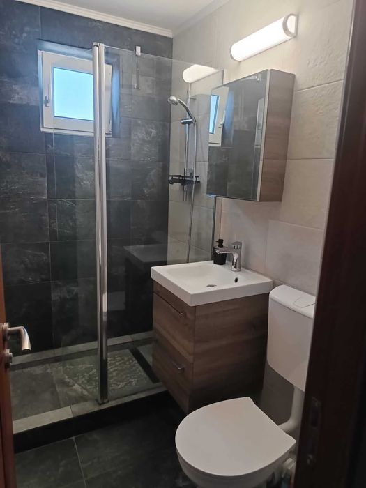 Închiriez apartament cu 2 camere