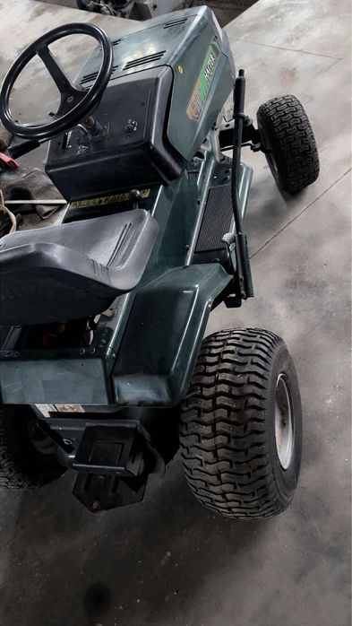 Vand Tractoras de gazon