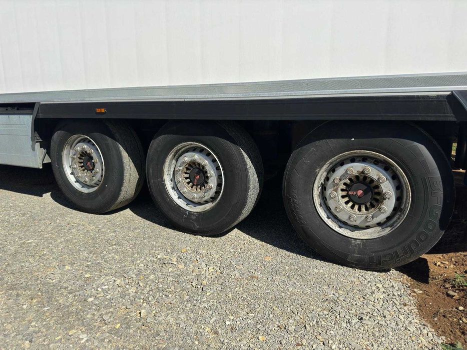 Cap tractor DAF XF105 460 E6 +Semiremorca Lamberet Carrier Vector 1550