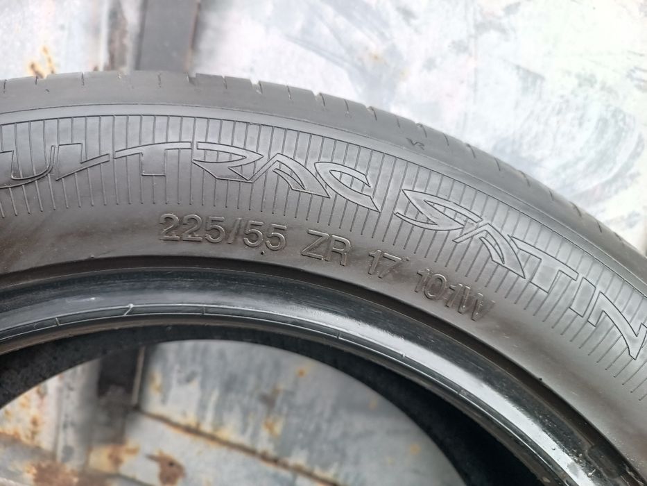 225/55/17 Vredestein