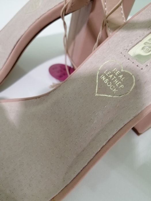 Сандали цвят черен и телесен