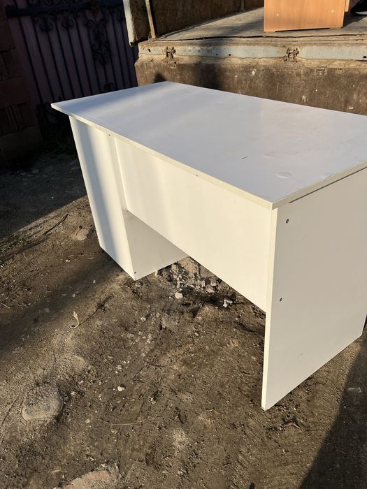 Продается стол.