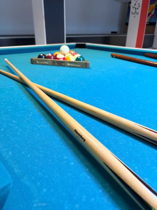 Билярдна маса + комплект топки и щеки