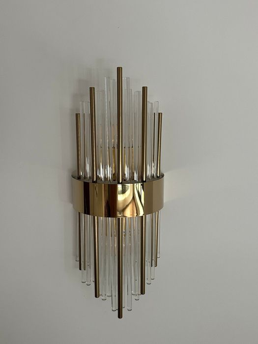 De vanzare lustra + aplice aurii de sticla