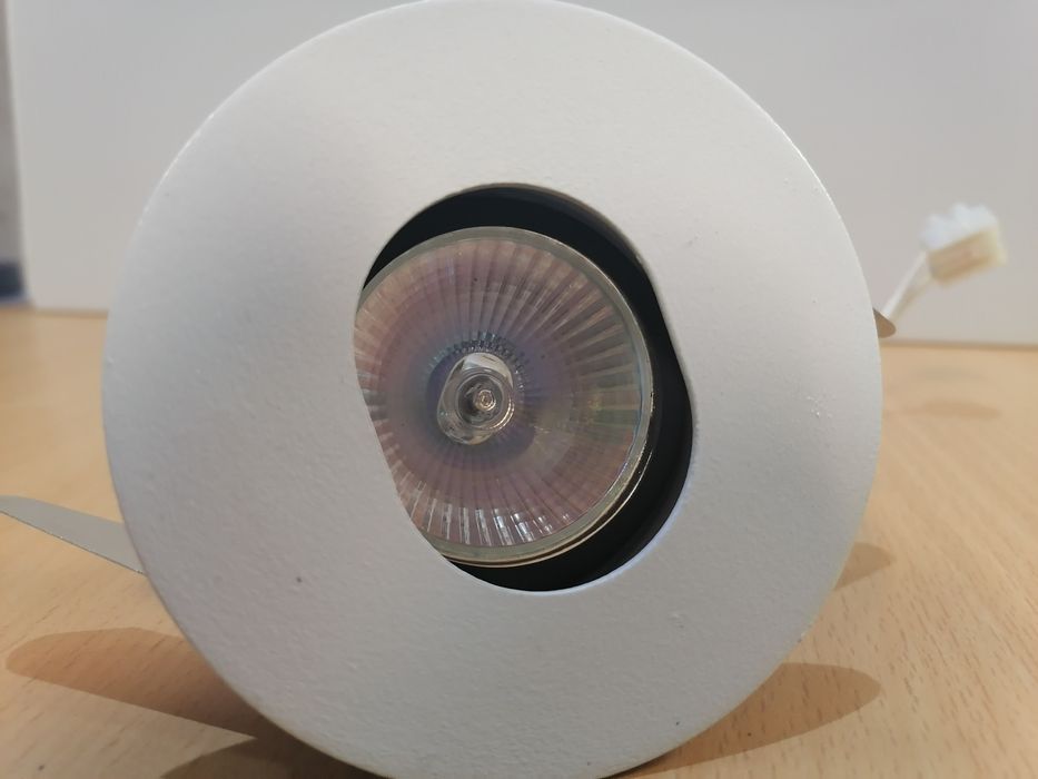 Спотове за таван Армстронг, модел Aurora - Великобритания