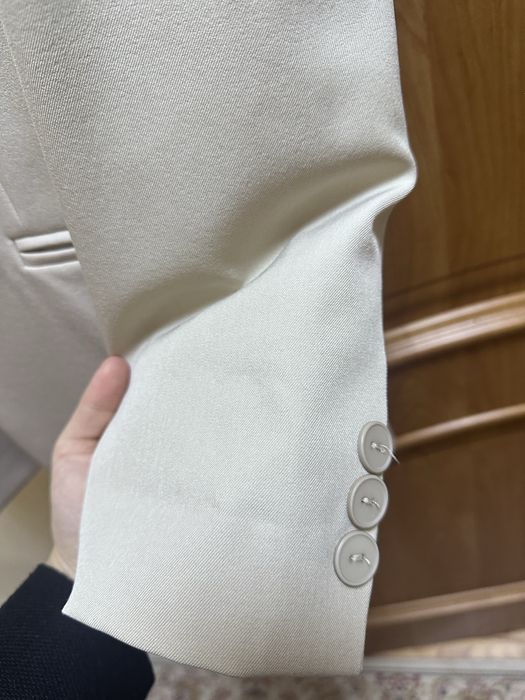 Бежевый   пиджак