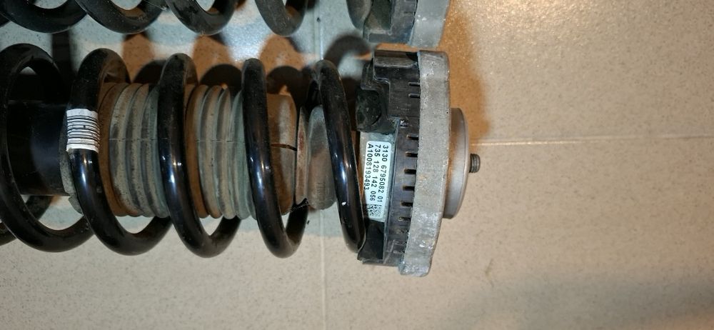 Amortizoare fata cu arc si flansa si rulment Bmw F10,F11 520 
Preț