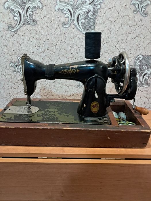 Продам швейную машинку