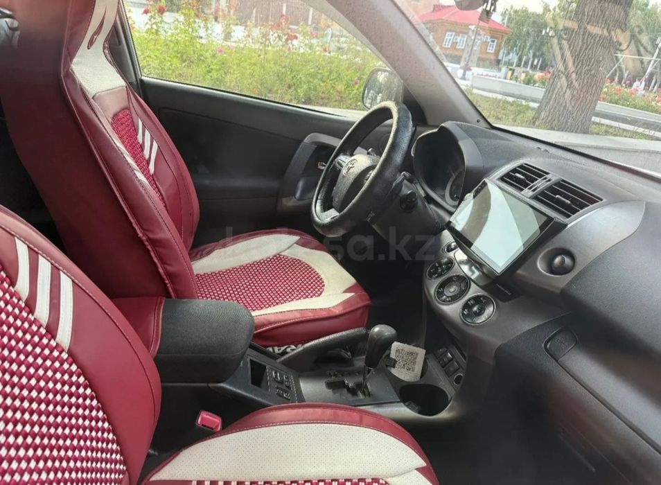 Продам машину Rav4 2012года