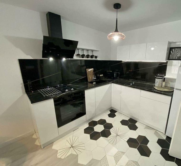 Дава се под наем Двустаен апартамент в Бургас, Братя Миладинови - 78 кв.м за 714 € - Снимка #1