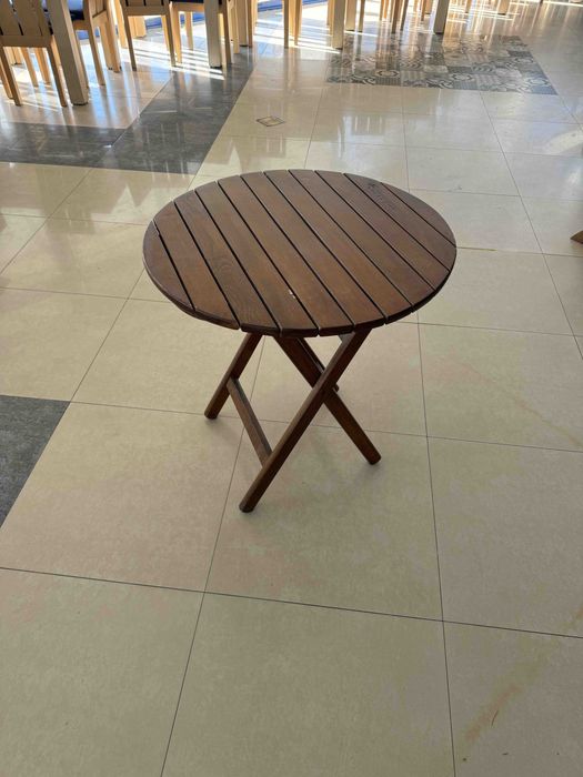 Дървени кръгли маси