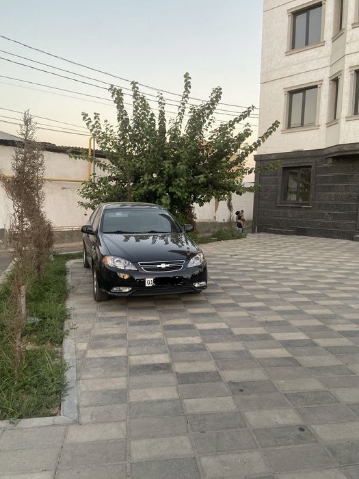 Chevrolet Gentra (qora)