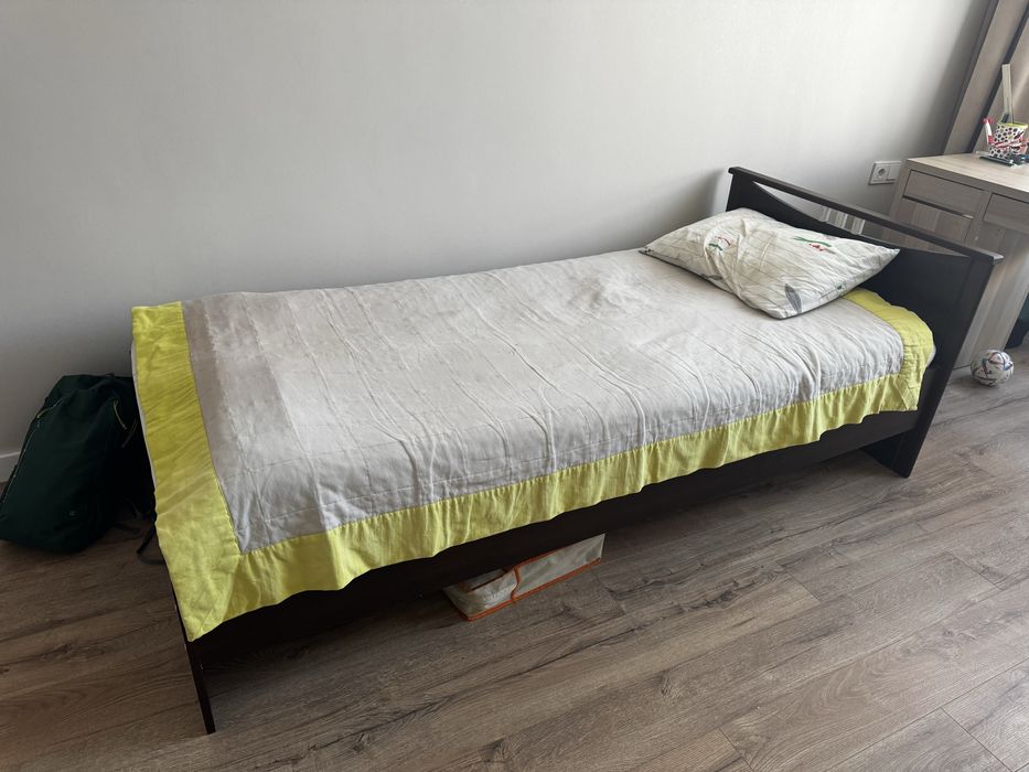 Продам кровать полуторка