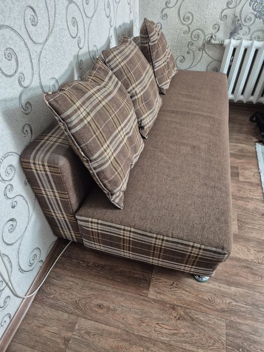 Диваны очень удобные хорошем состоянии.