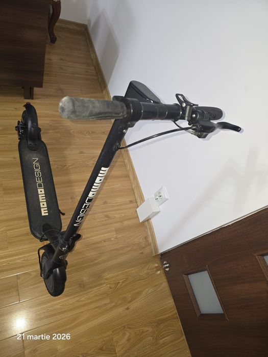Trotineta electrica Momo Design în stare foarte bună