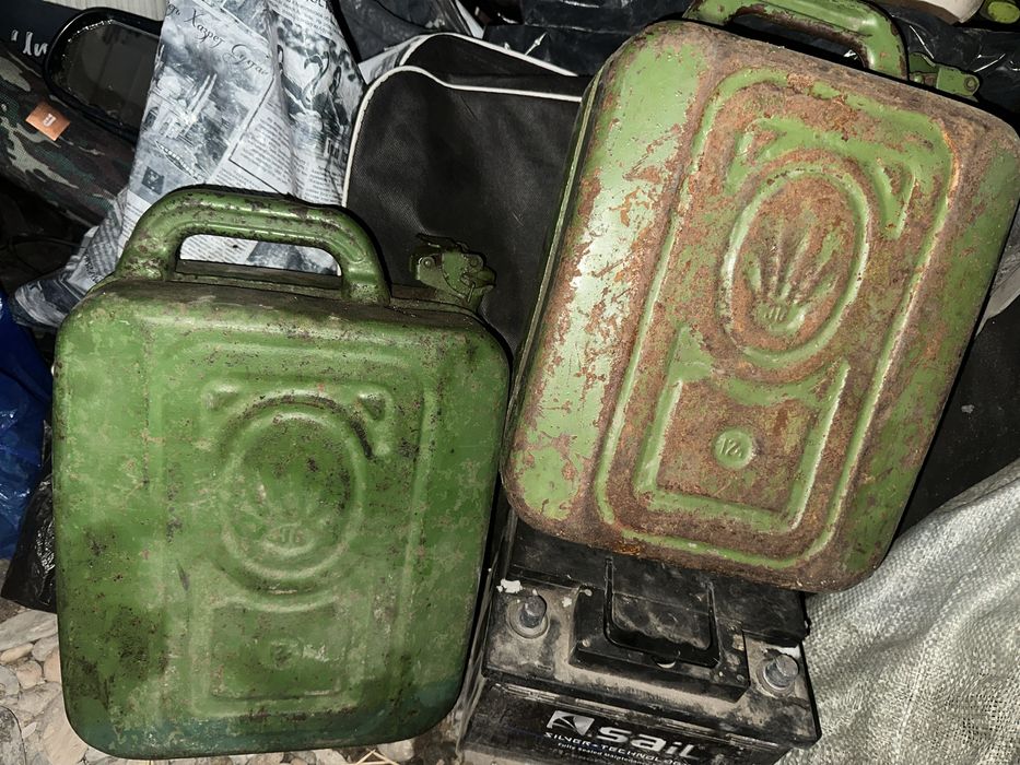 Продам канистру 12л.