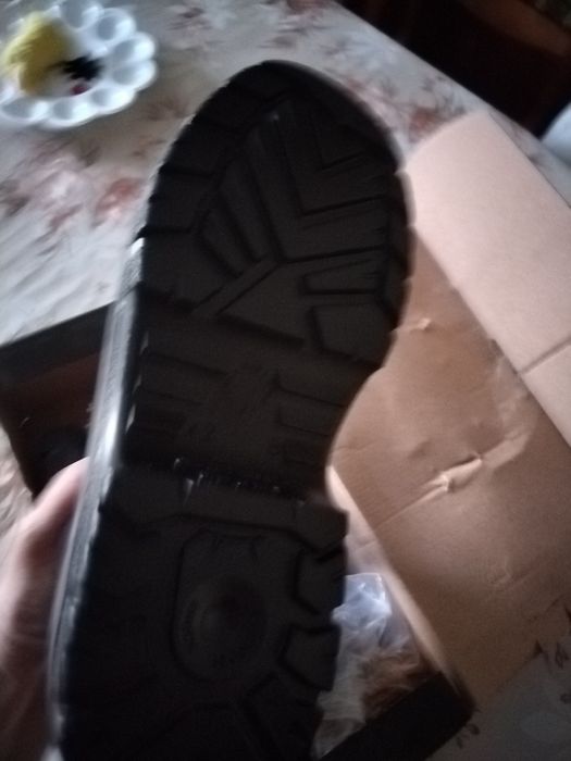 Нови работни обувки н. 42