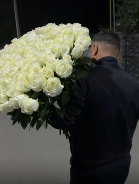 101 белые розы