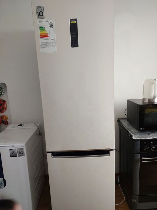 Холодильник.  LG