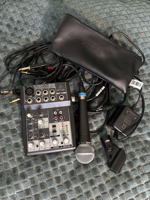 Microfon Shure+ mixer Behringer