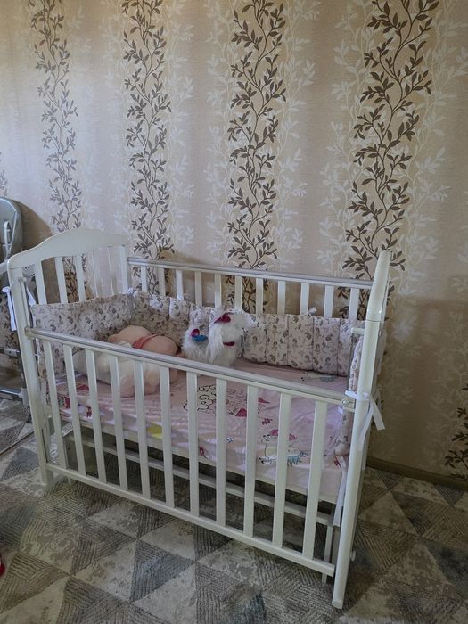 Продаётся кровать, коляска ,стульчик. Все в одни руки