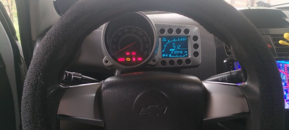 Spark mashina sotiladi