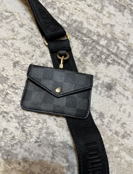 Geanta Louis Vuitton.