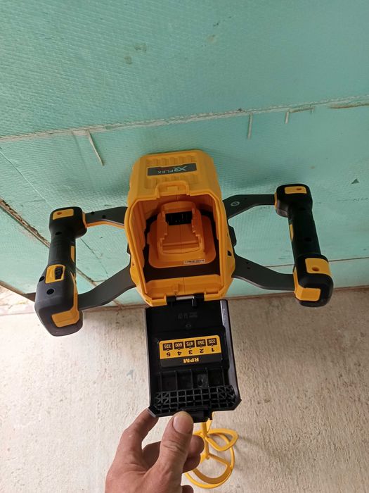 Миксер Dewalt 54V.Чисто нов с нов батерия и ново зарядно.С гаранци..jh