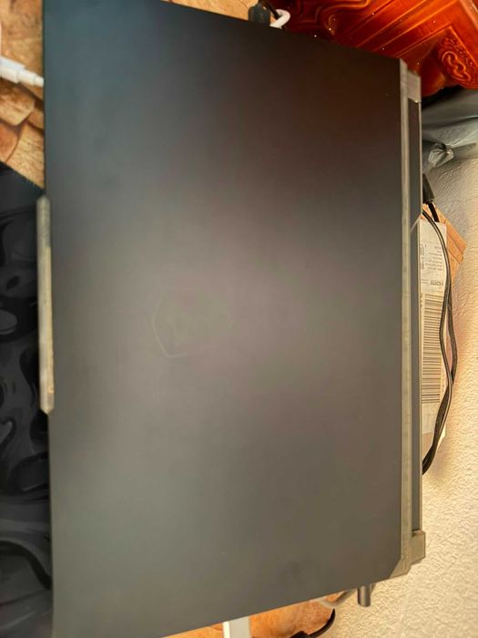 Vand laptop de gaming cu tastatura si mouse