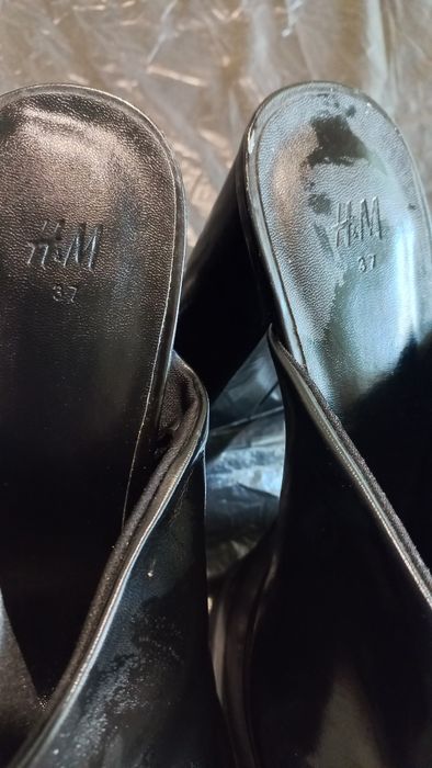 Дамскичерни чехли