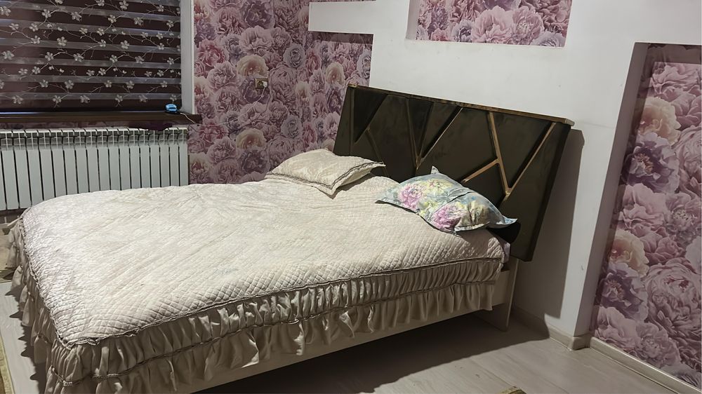 кровать для спальни