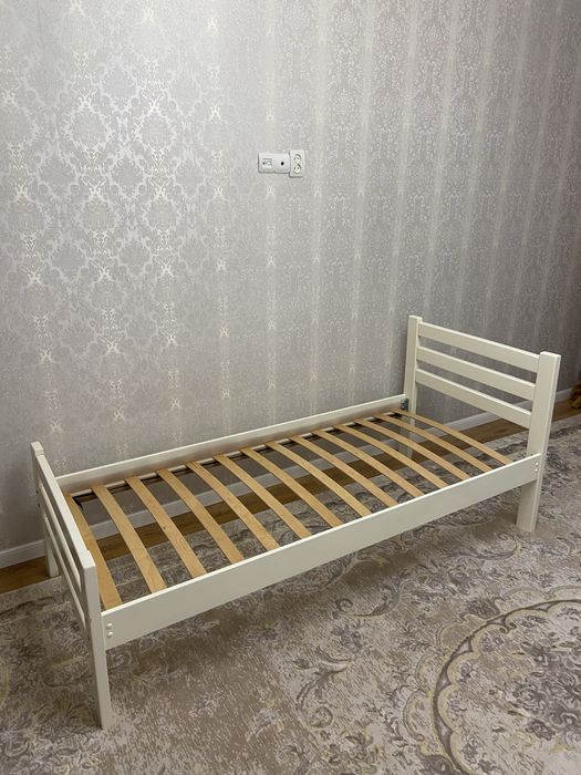 Односпальная кровать размер 90х200