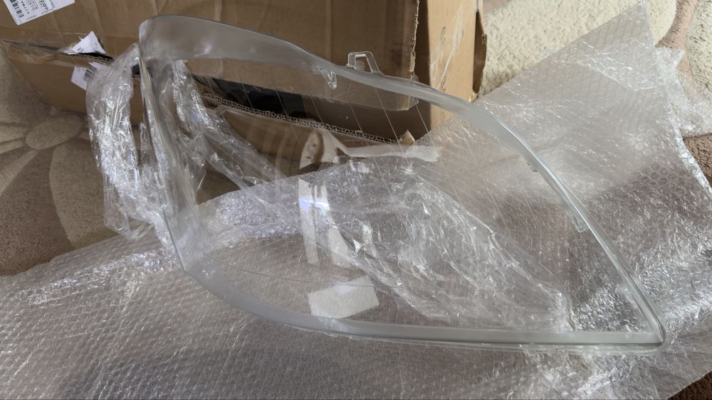 Стекло фары Mersedes GL
