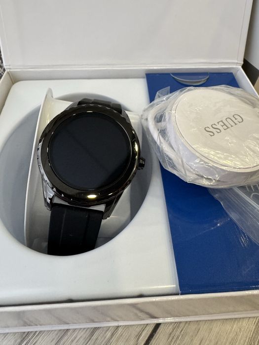 Guess Smartwatch ca nou