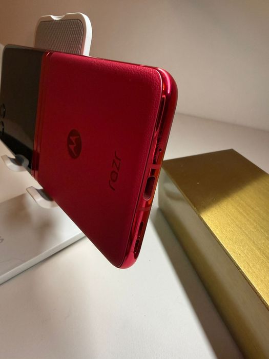 Motorola Razr 40 ULTRA / 256 / RED / Incarcator + Cutie