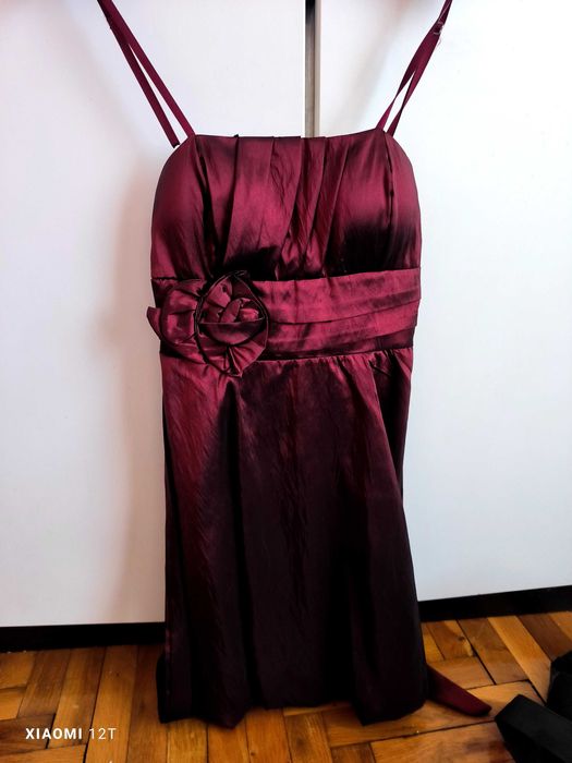 Рокля за рожденни дни и други специални дни в цвят винено