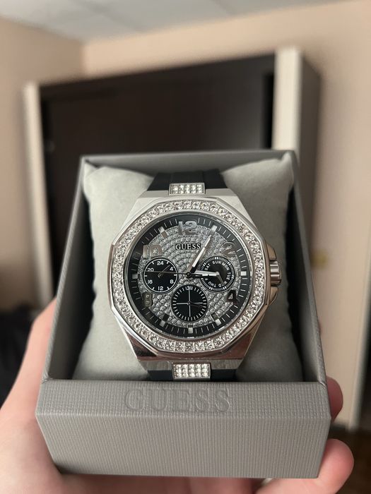 Часовник Guess Swarovski камъни
