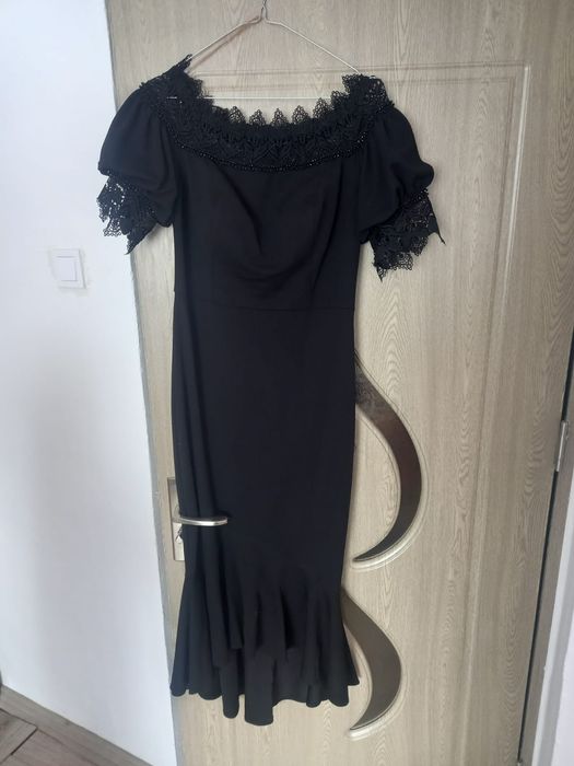 Rochie neagră midi