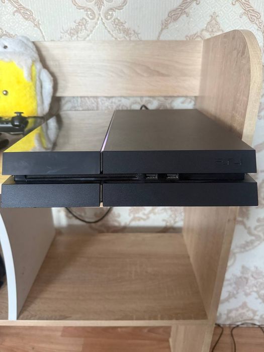Продаю PS4 500gb