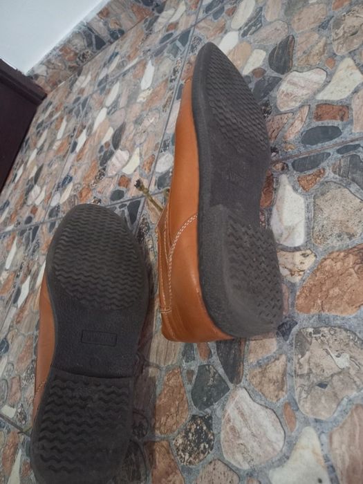 Pantofi barbati piele marca Vapiano masura 44 stare foarte buna