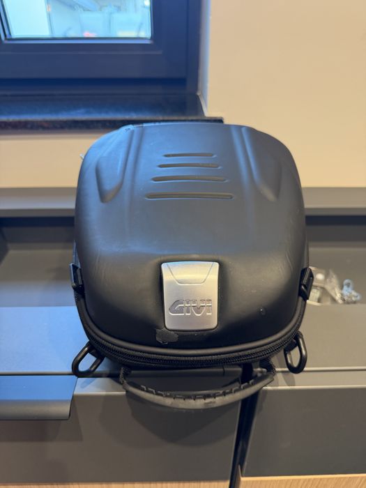 Geanta moto prindere rezervor GIVI ST605 de 5L si XS307Y de 15L