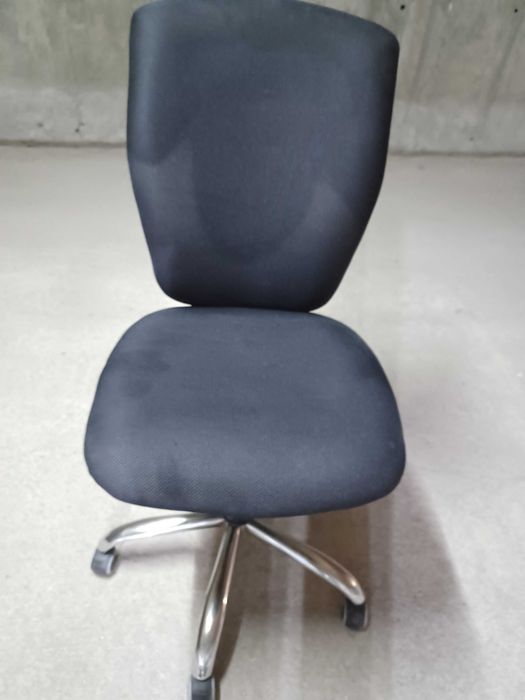 Стол за офис и компютър