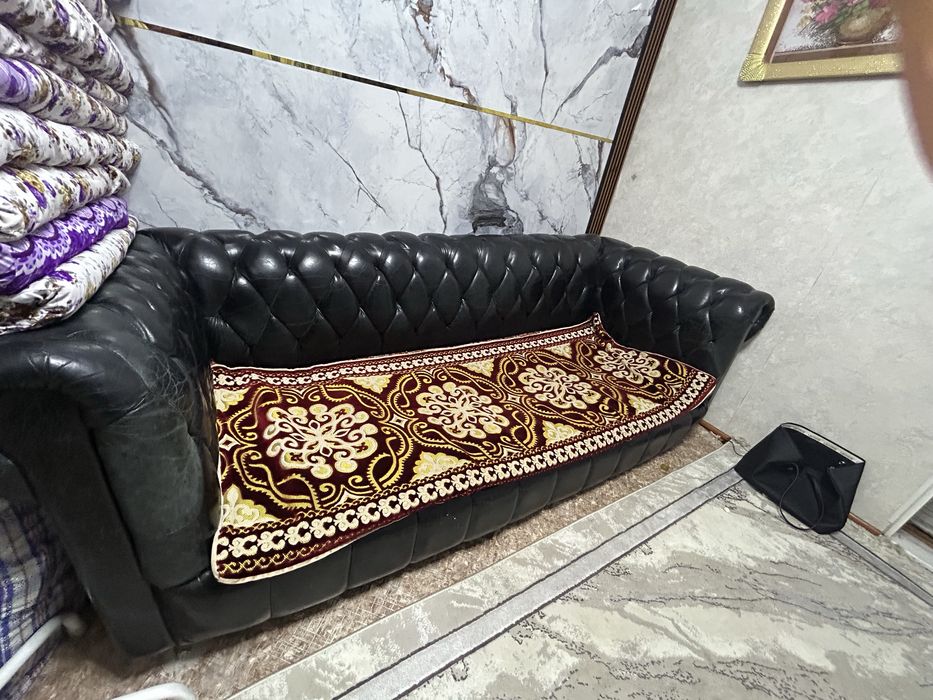 Продам диван в зал
