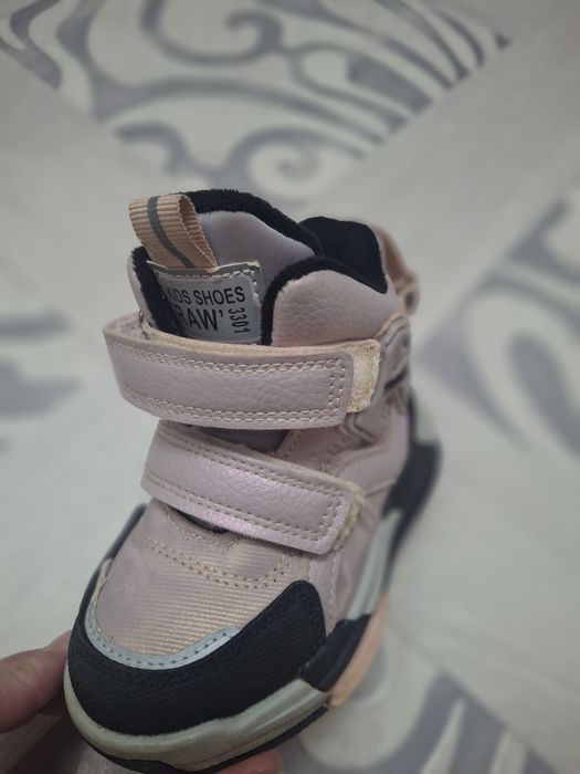 Продам ботинки для девочки