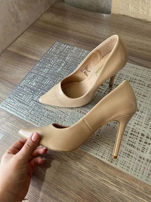 Дамски обувки.       .