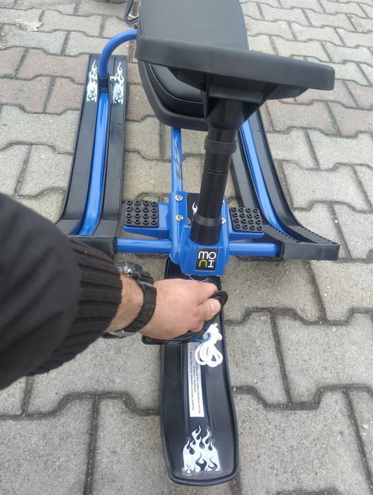 MONI Детска шейна с кормило СНЕЖКО син